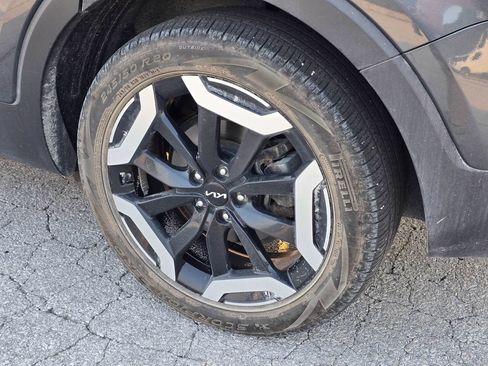 Used 2024 Kia Telluride EX w/ EX Captain's Chair Package AWD/4WD image 9