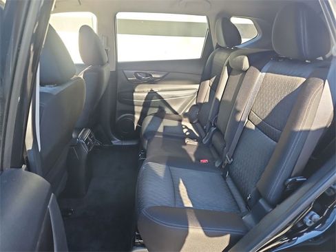 Used 2019 Nissan Rogue SV image 23