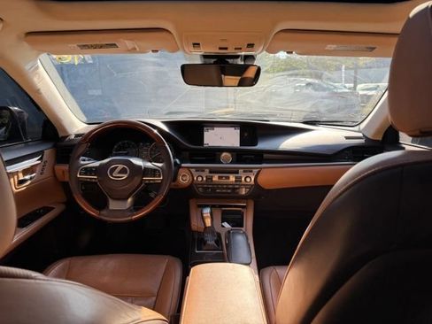 Used 2016 Lexus ES 350 w/ Luxury Package w/Wood Trim FWD image 23