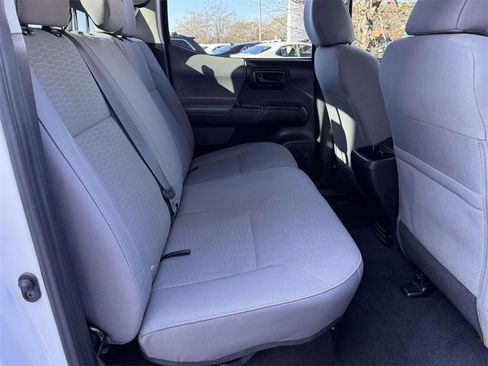 Used 2018 Toyota Tacoma SR w/ SR Convenience Package image 15