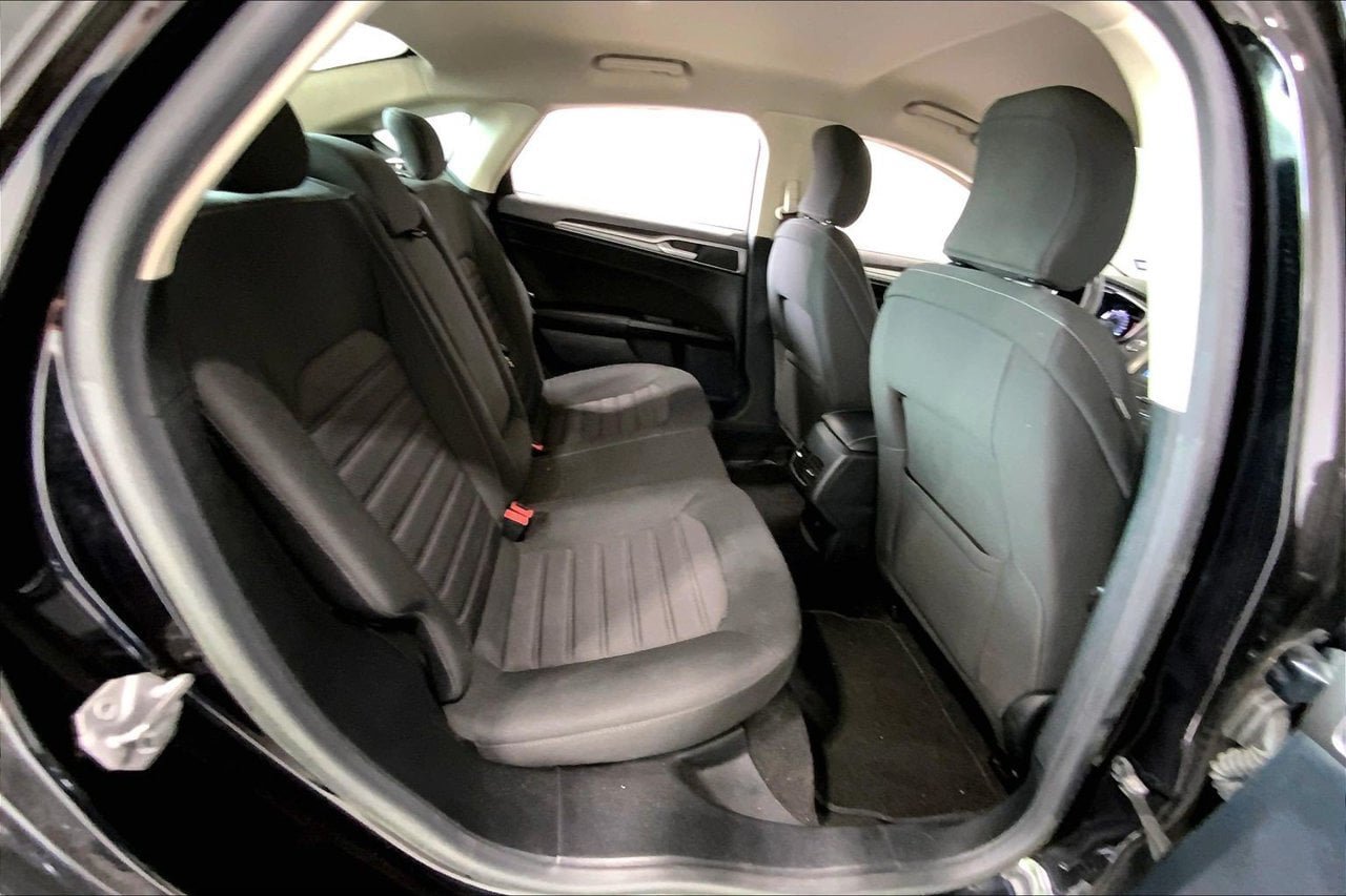 Used 2019 Ford Fusion SE FWD image 25