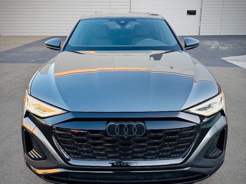 Used 2024 Audi Q8 e-tron Premium image 2