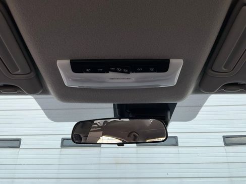 Used 2025 Nissan Versa SV image 15