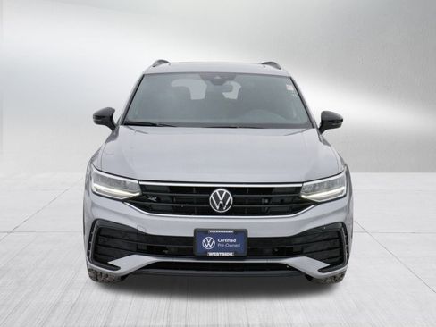 Certified 2024 Volkswagen Tiguan SE R-Line image 2