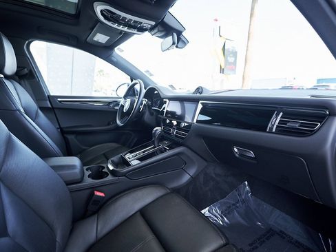 Used 2024 Porsche Macan image 28
