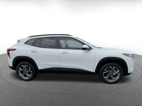 Used 2025 Chevrolet Trax LT FWD image 15