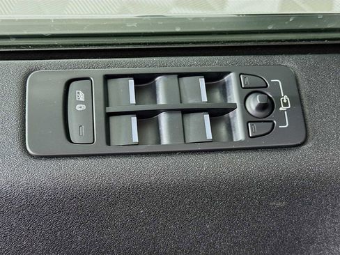 Used 2016 Land Rover Discovery Sport HSE image 19