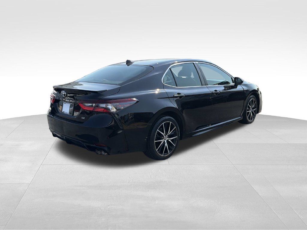 Used 2023 Toyota Camry SE FWD image 3
