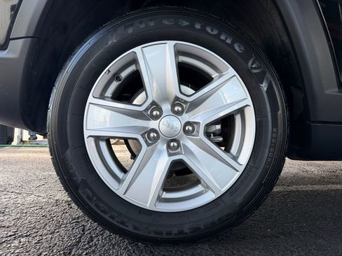 Used 2022 Jeep Compass Latitude FWD image 47