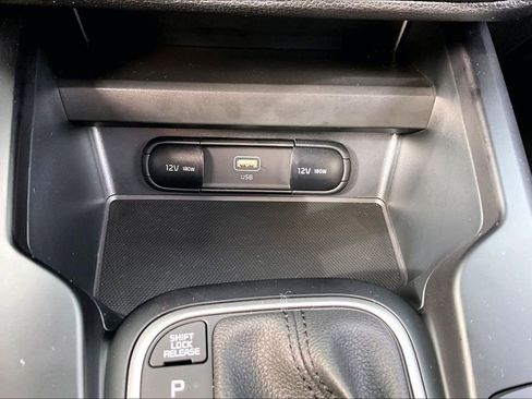 Used 2025 Kia Soul LX w/ LX Technology Package image 24