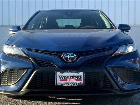 Used 2023 Toyota Camry SE image 3