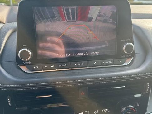 Used 2023 Nissan Rogue SV w/ SV Premium Package image 9