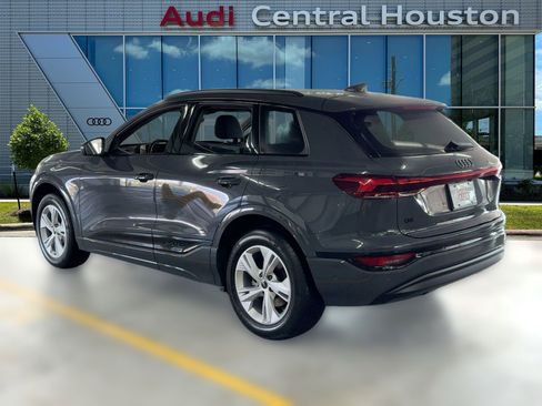 Used 2025 Audi Q6 e-tron Premium w/ Convenience Package image 3