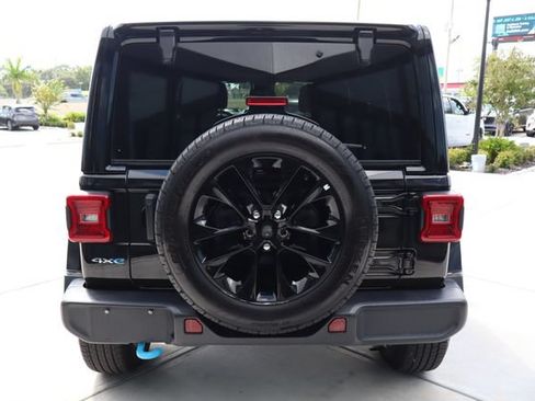 Used 2024 Jeep Wrangler Unlimited Sahara AWD/4WD image 5