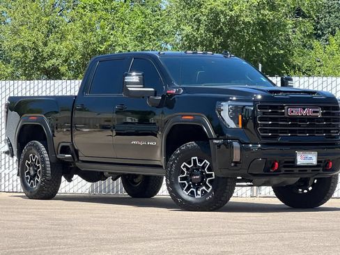 Used 2024 GMC Sierra 2500 AT4X AWD/4WD image 2