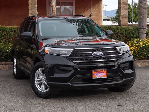 Used 2023 Ford Explorer XLT w/ Class IV Trailer Tow Package image 2