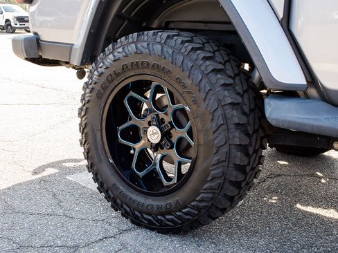 Used 2020 Jeep Gladiator Overland image 7