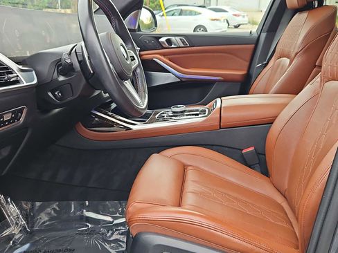 Used 2023 BMW X7 M60i w/ Executive Package image 17