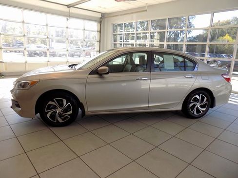 Used 2016 Honda Accord LX image 4