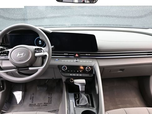 Certified 2024 Hyundai Elantra SEL image 9