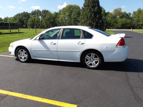 Used 2011 Chevrolet Impala LT w/ Luxury Edition Package FWD image 12