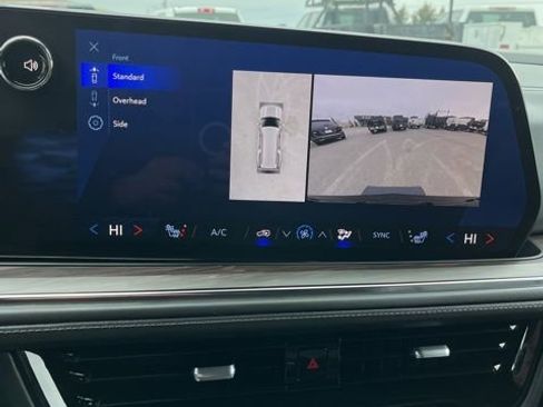 Used 2025 Chevrolet Suburban Z71 image 41