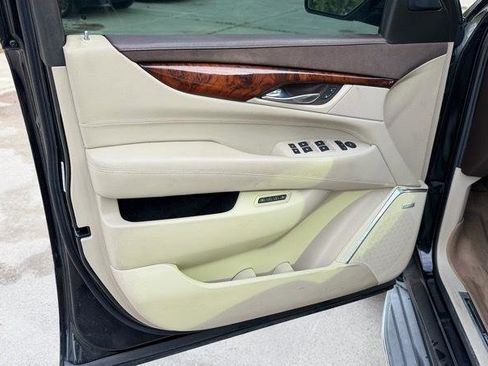 Used 2015 Cadillac Escalade ESV Luxury image 15