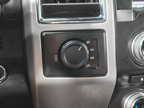 Used 2015 Ford F150 Platinum w/ Equipment Group 701A Luxury AWD/4WD image 39