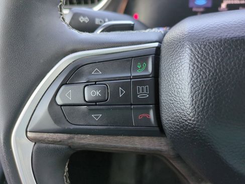 Used 2025 Jeep Grand Cherokee Limited w/ Luxury Tech Group II image 23