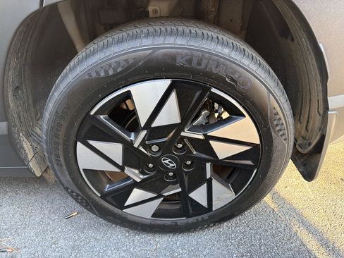 Used 2024 Hyundai Kona SEL image 9