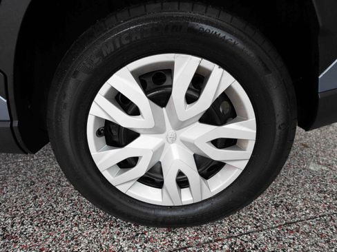 Used 2024 Toyota Corolla Cross L image 29