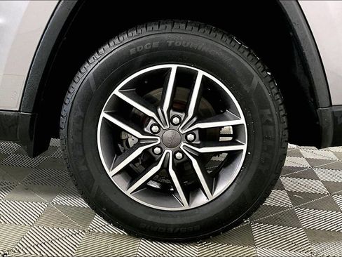 Used 2019 Jeep Grand Cherokee Limited w/ Luxury Group II image 8