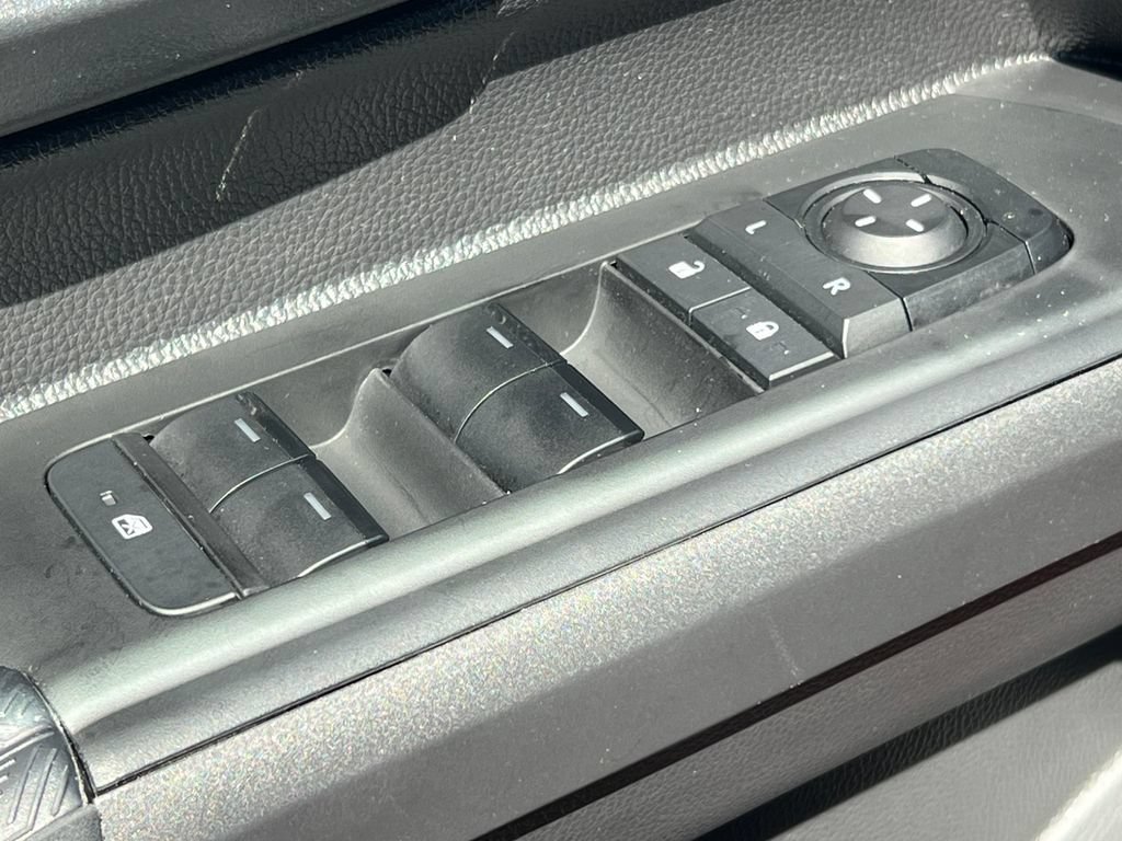 Used 2025 Toyota Tacoma SR5 AWD/4WD image 19
