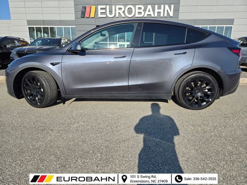 Used 2023 Tesla Model Y Long Range AWD/4WD image 2