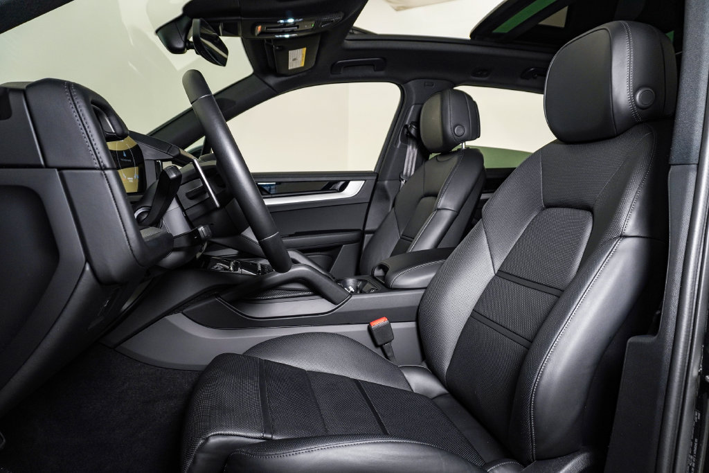 Certified 2026 Porsche Cayenne S AWD/4WD image 5