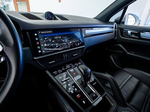 Used 2023 Porsche Cayenne Platinum Edition image 44