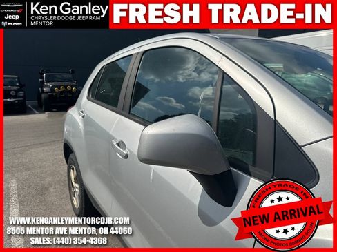 Used 2017 Chevrolet Trax LS AWD/4WD image 12
