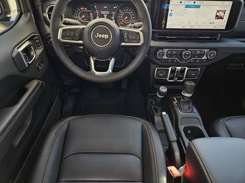 New 2026 Jeep Wrangler Unlimited Sahara AWD/4WD image 11