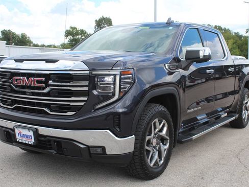 Used 2023 GMC Sierra 1500 SLT w/ SLT Premium Plus Package AWD/4WD image 4