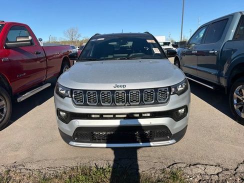 Used 2024 Jeep Compass Limited AWD/4WD image 2