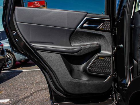 New 2025 Mitsubishi Outlander SE image 12