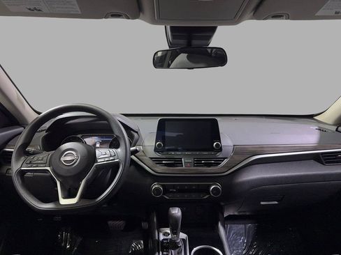 Used 2024 Nissan Altima 2.5 SV image 12