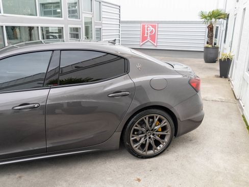 Used 2022 Maserati Ghibli Trofeo image 5