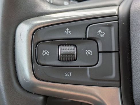 Used 2024 Chevrolet Suburban LT image 30