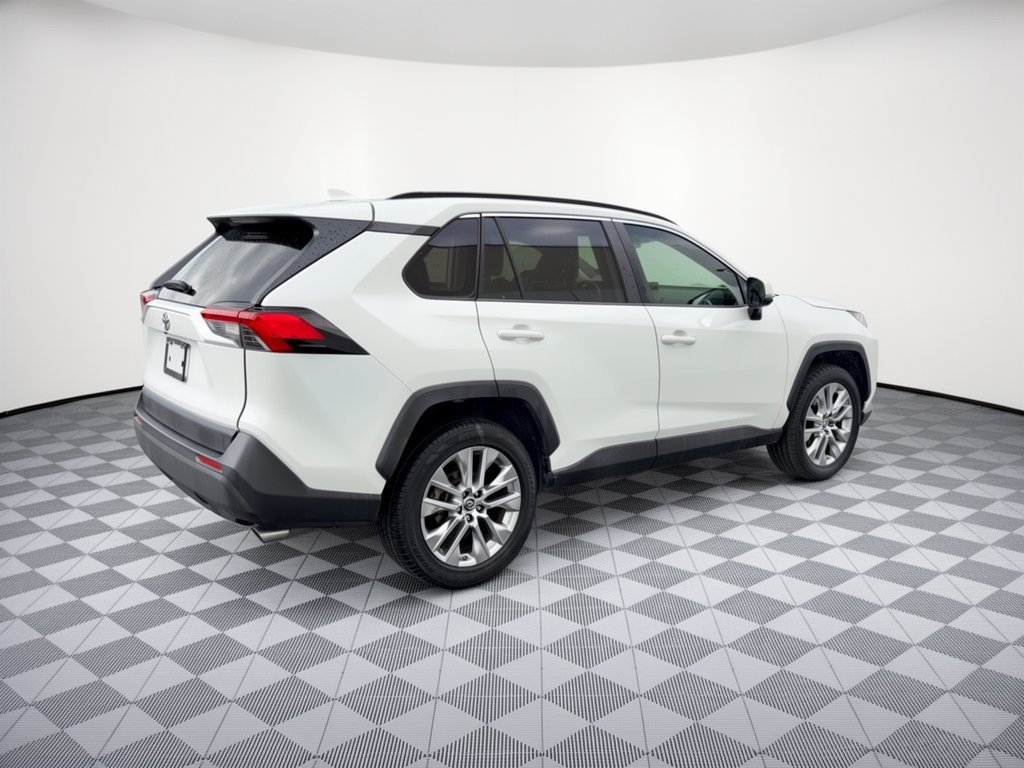 Used 2019 Toyota RAV4 XLE Premium FWD image 9