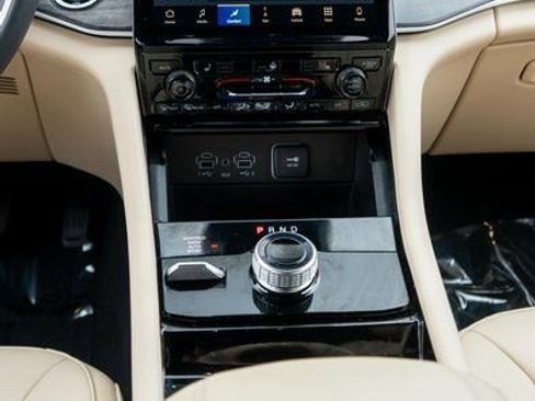 Used 2023 Jeep Grand Cherokee Limited AWD/4WD image 18