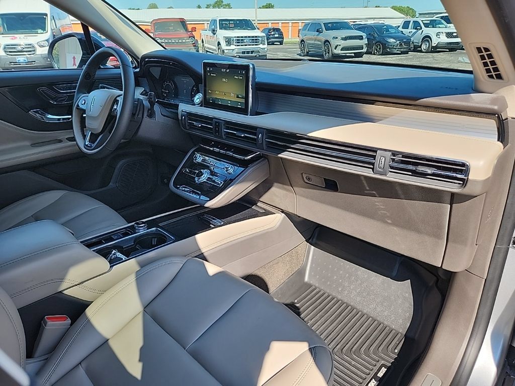 Used 2022 Lincoln Corsair FWD image 36
