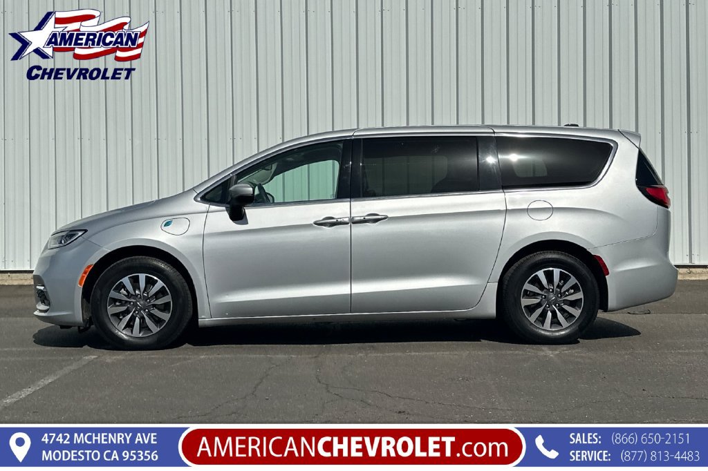 Used 2023 Chrysler Pacifica Touring-L FWD image 7