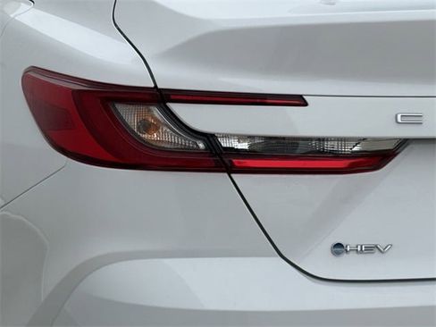 Used 2025 Toyota Camry LE image 6