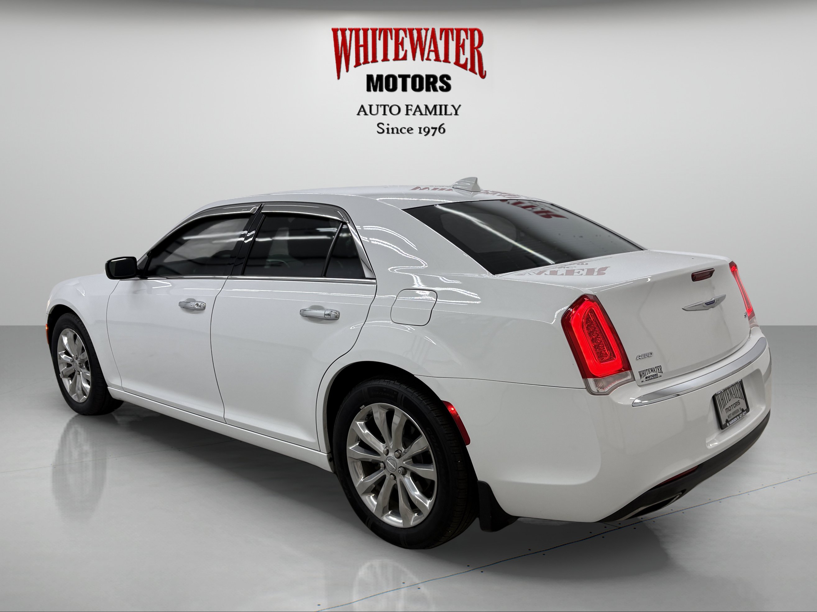 Used 2018 Chrysler 300 Limited AWD/4WD image 2